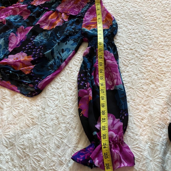 Fabulous😱gorgeous shear floral print blouse with rows of shirring and Gorg tie - Picture 15 of 16